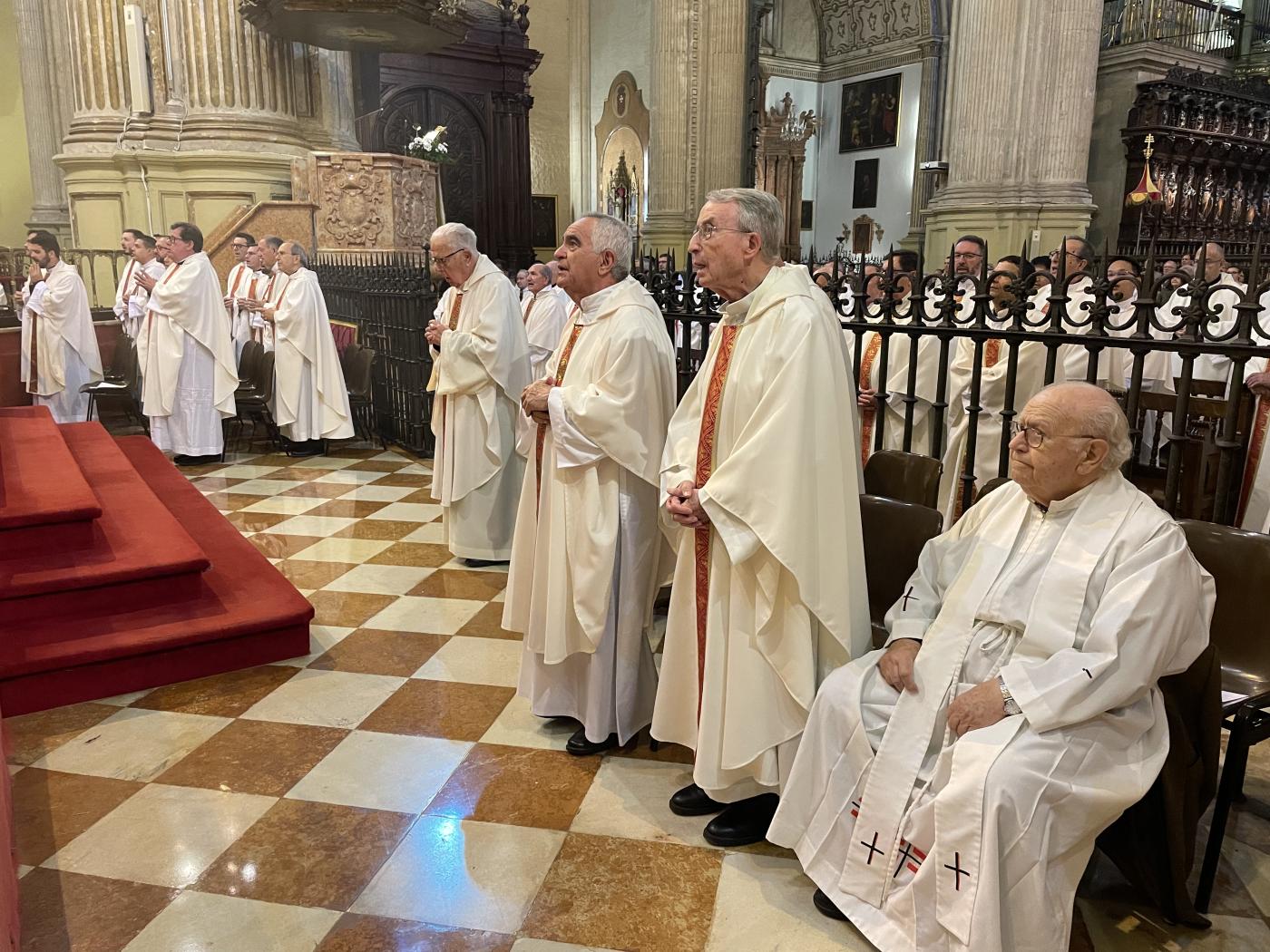 Misa Crismal en la Catedral, presidida por el Sr. Obispo, D. Jesús Catalá // E. LLAMAS