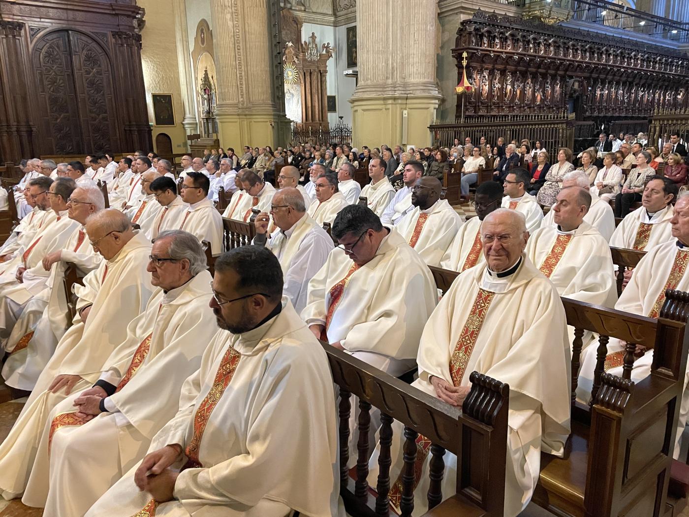 Misa Crismal en la Catedral, presidida por el Sr. Obispo, D. Jesús Catalá // E. LLAMAS