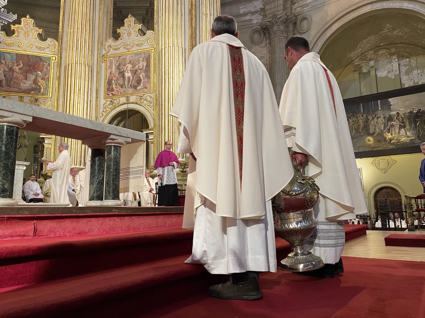 Misa Crismal en la Catedral, presidida por el Sr. Obispo, D. Jesús Catalá // E. LLAMAS