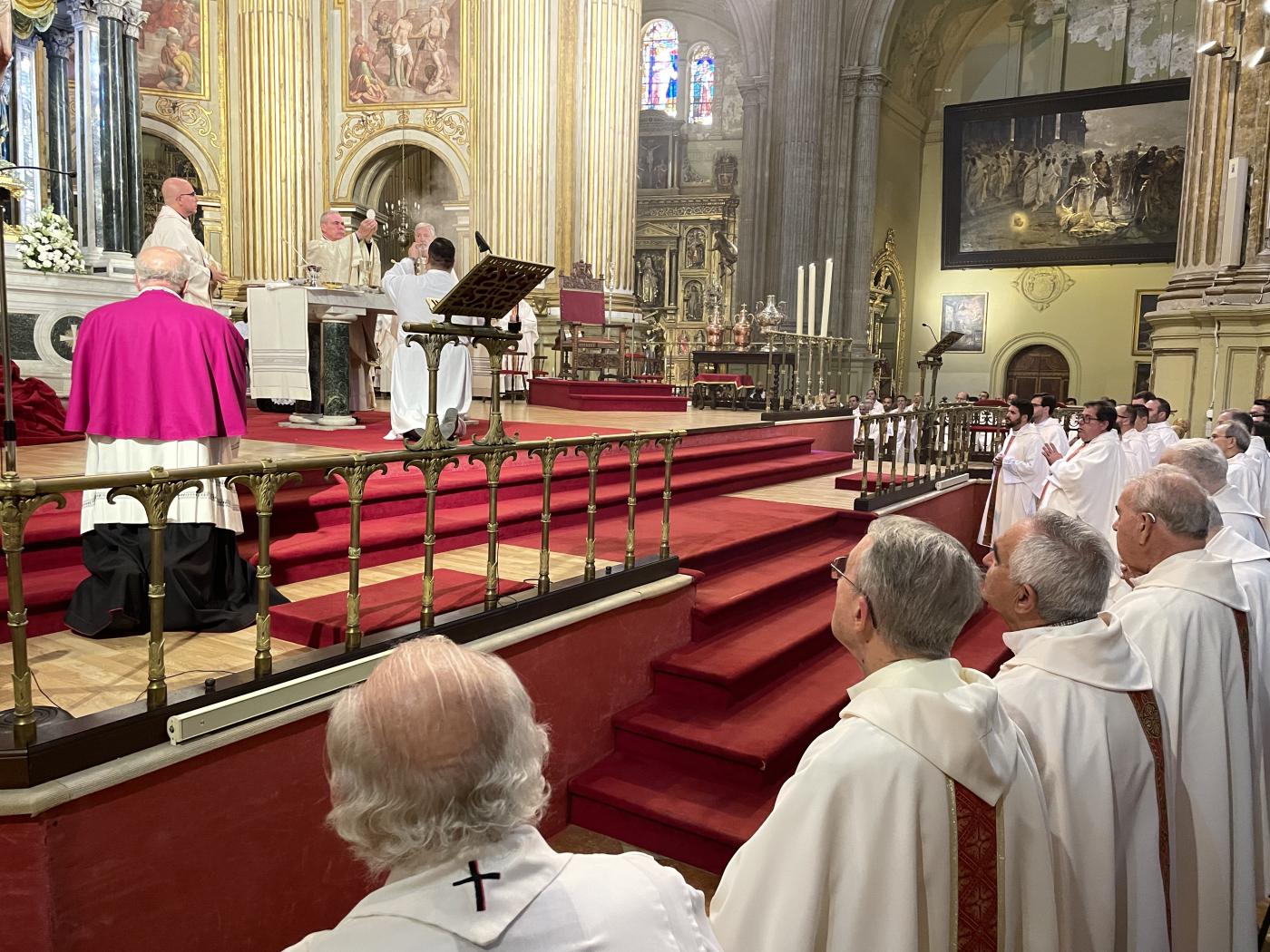 Misa Crismal en la Catedral, presidida por el Sr. Obispo, D. Jesús Catalá // E. LLAMAS