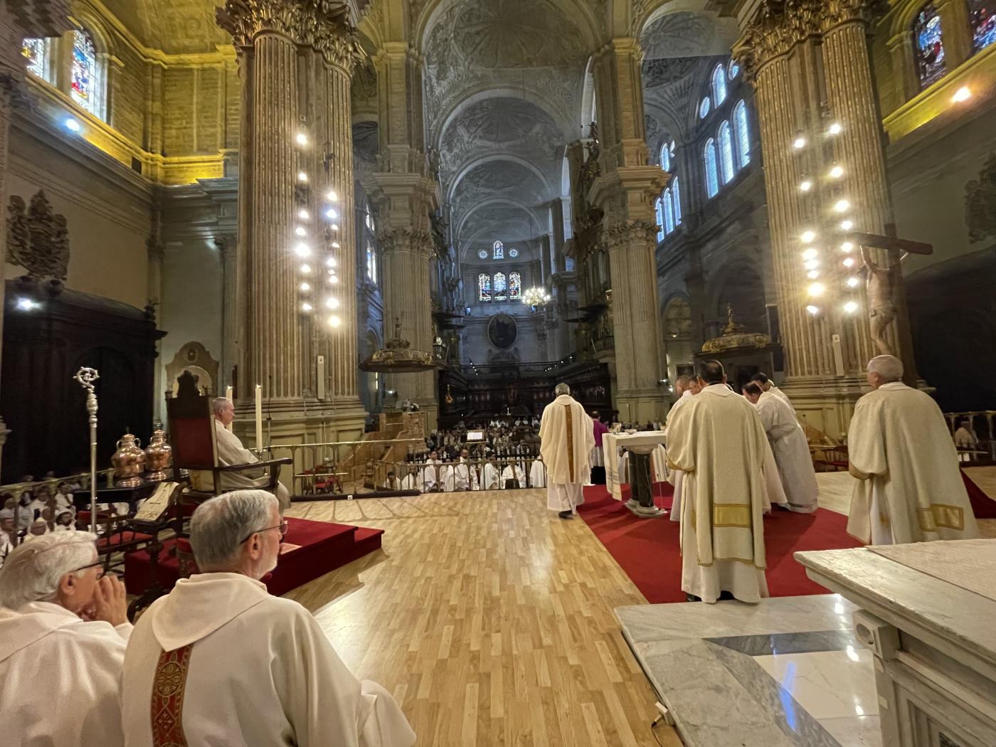 Misa Crismal en la Catedral, presidida por el Sr. Obispo, D. Jesús Catalá // E. LLAMAS