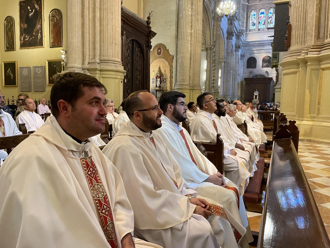 Misa Crismal en la Catedral, presidida por el Sr. Obispo, D. Jesús Catalá // E. LLAMAS