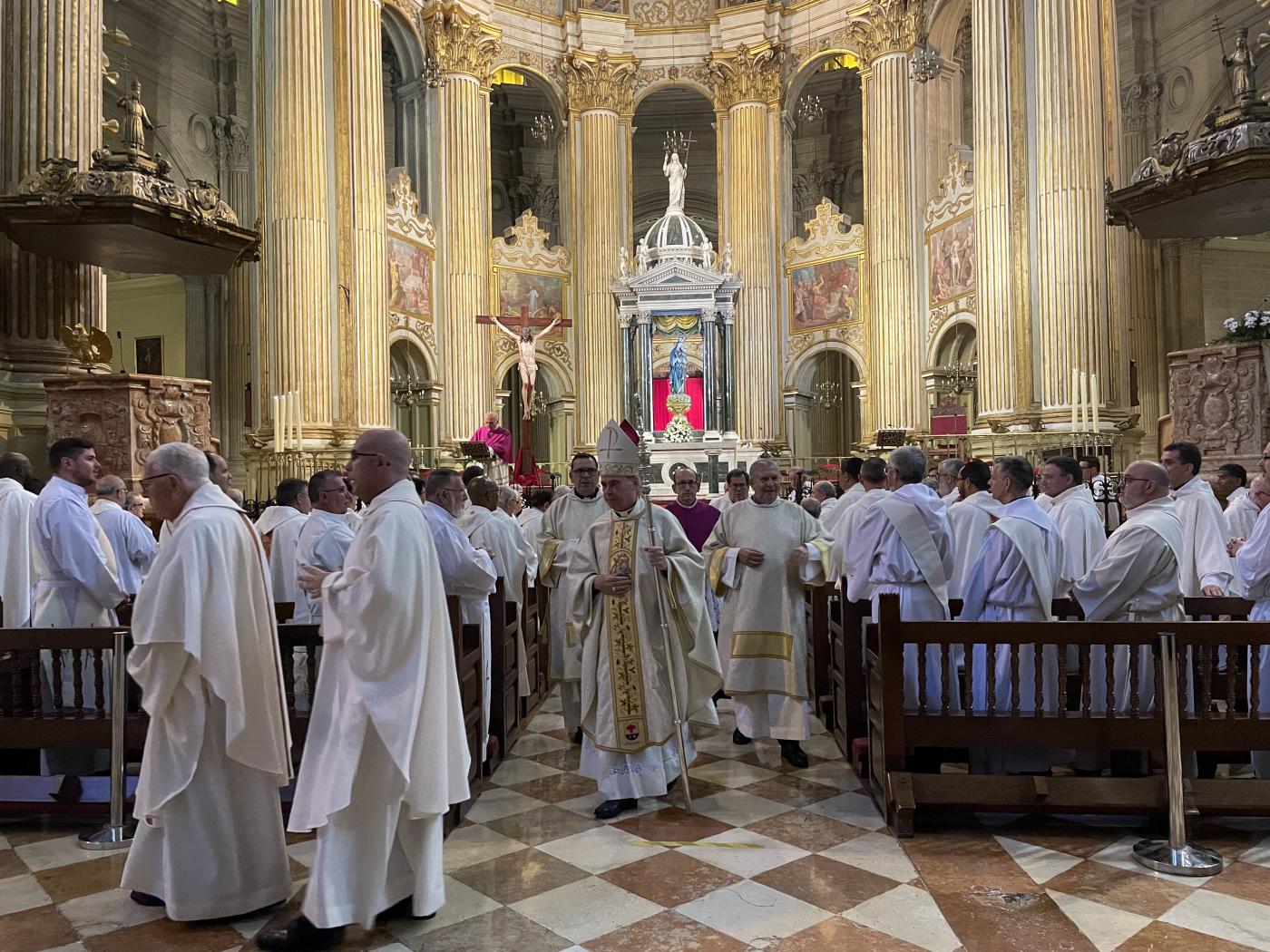 Misa Crismal en la Catedral, presidida por el Sr. Obispo, D. Jesús Catalá // E. LLAMAS