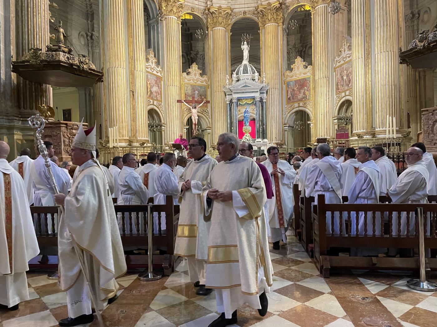 Misa Crismal en la Catedral, presidida por el Sr. Obispo, D. Jesús Catalá // E. LLAMAS