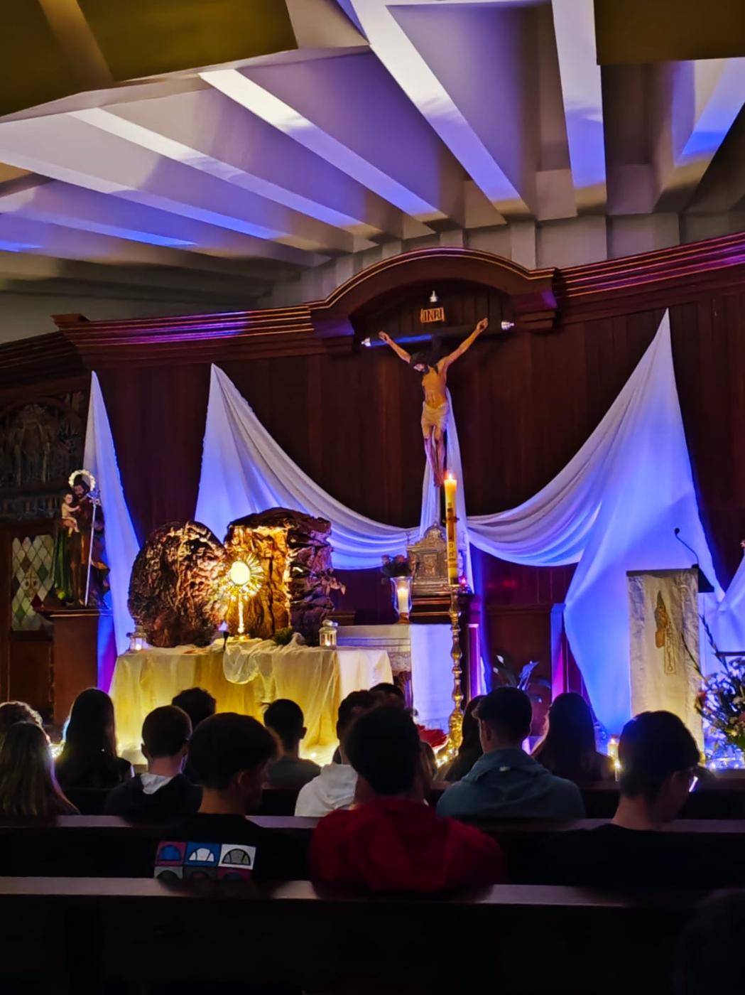 El Colegio Diocesano Juan XXIII de Estepona vive el "Adoremus"