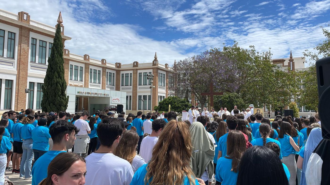 Los jóvenes toman Huelin para celebrar el EDJ