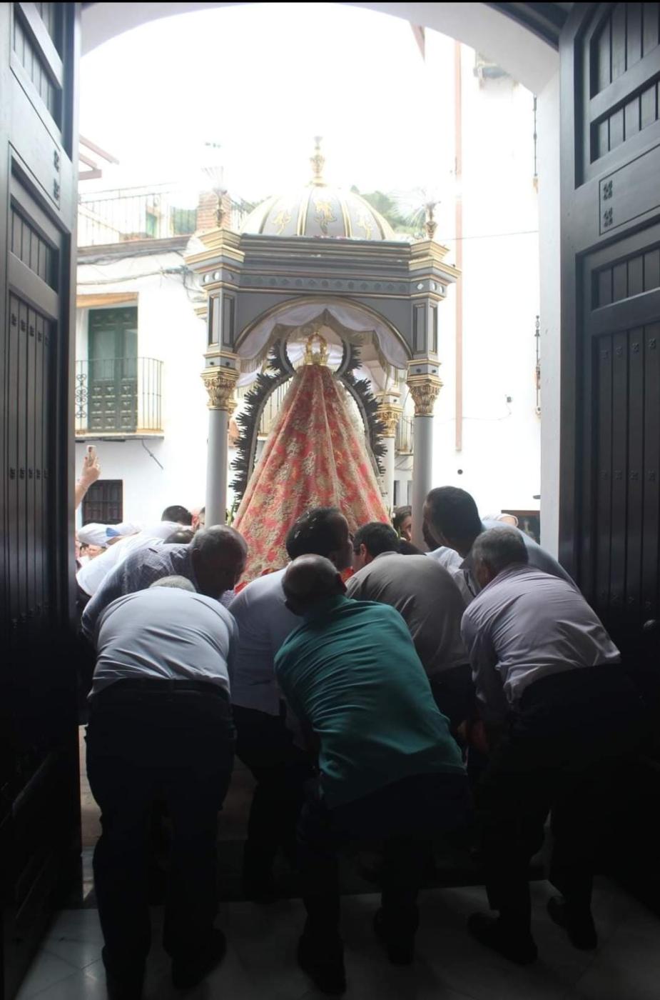 Canillas de Aceituno nombra alcaldesa perpetua a la Virgen de la Cabeza