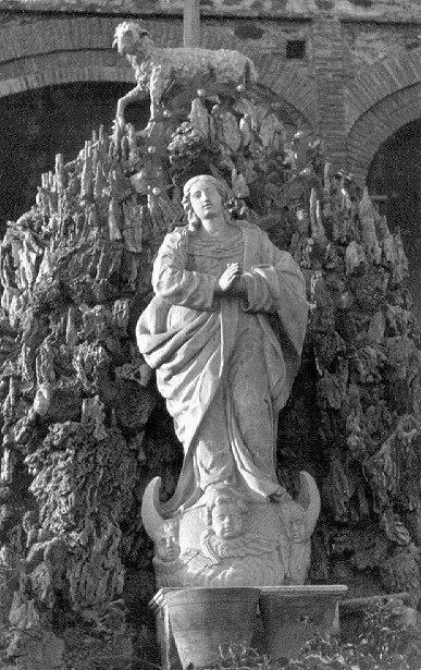 «Donde está el arco de Chinitas se encontraba la iglesia de la Inmaculada Concepción del Convento de las Agustinas Descalzas»