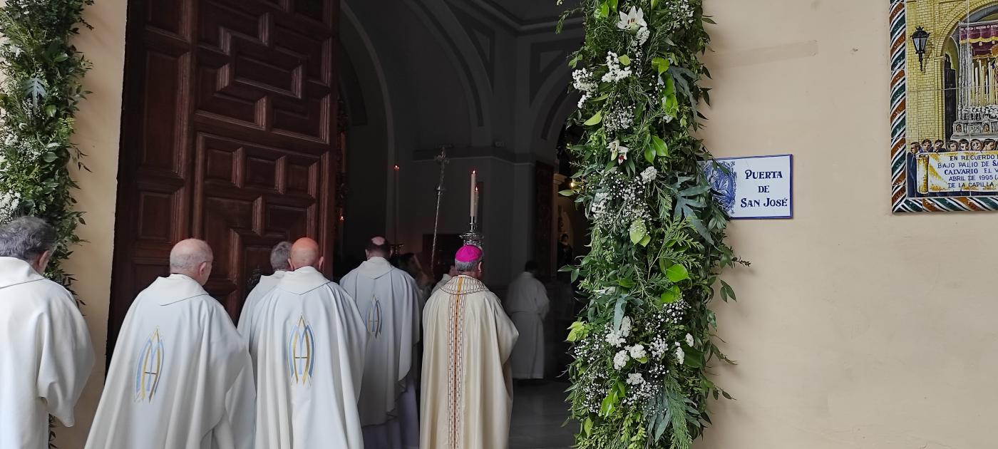 Apertura de la Puerta Santa en el Santuario de la Victoria con motivo del jubileo por el centenario de la Cofradía del Amor y Caridad. FOTO: JUAN DURÁN