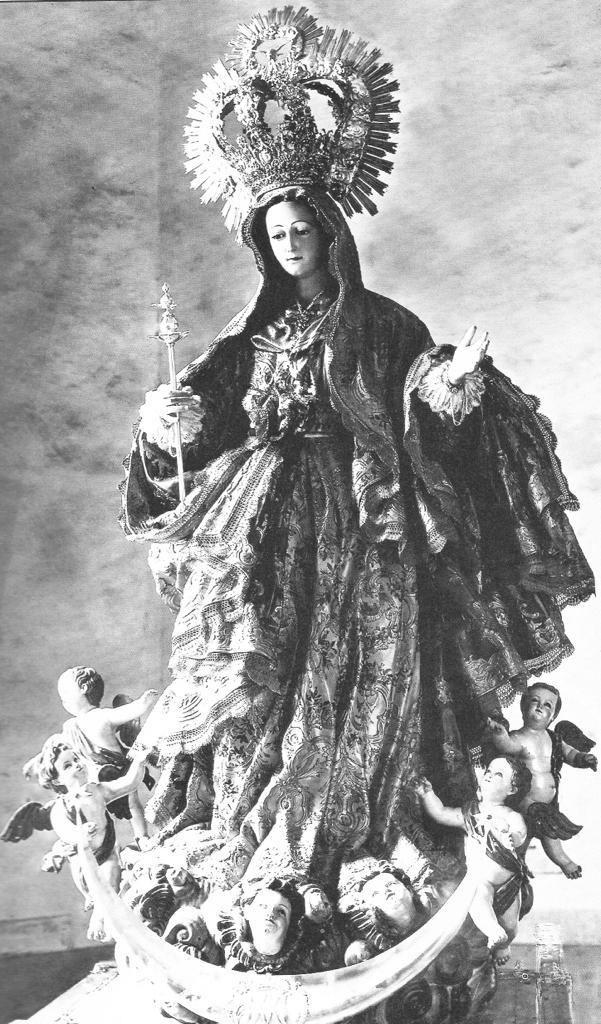 «La Virgen de la Paz no tenía al Niño en brazos, sino que estaba rodeada por 12 ángeles»