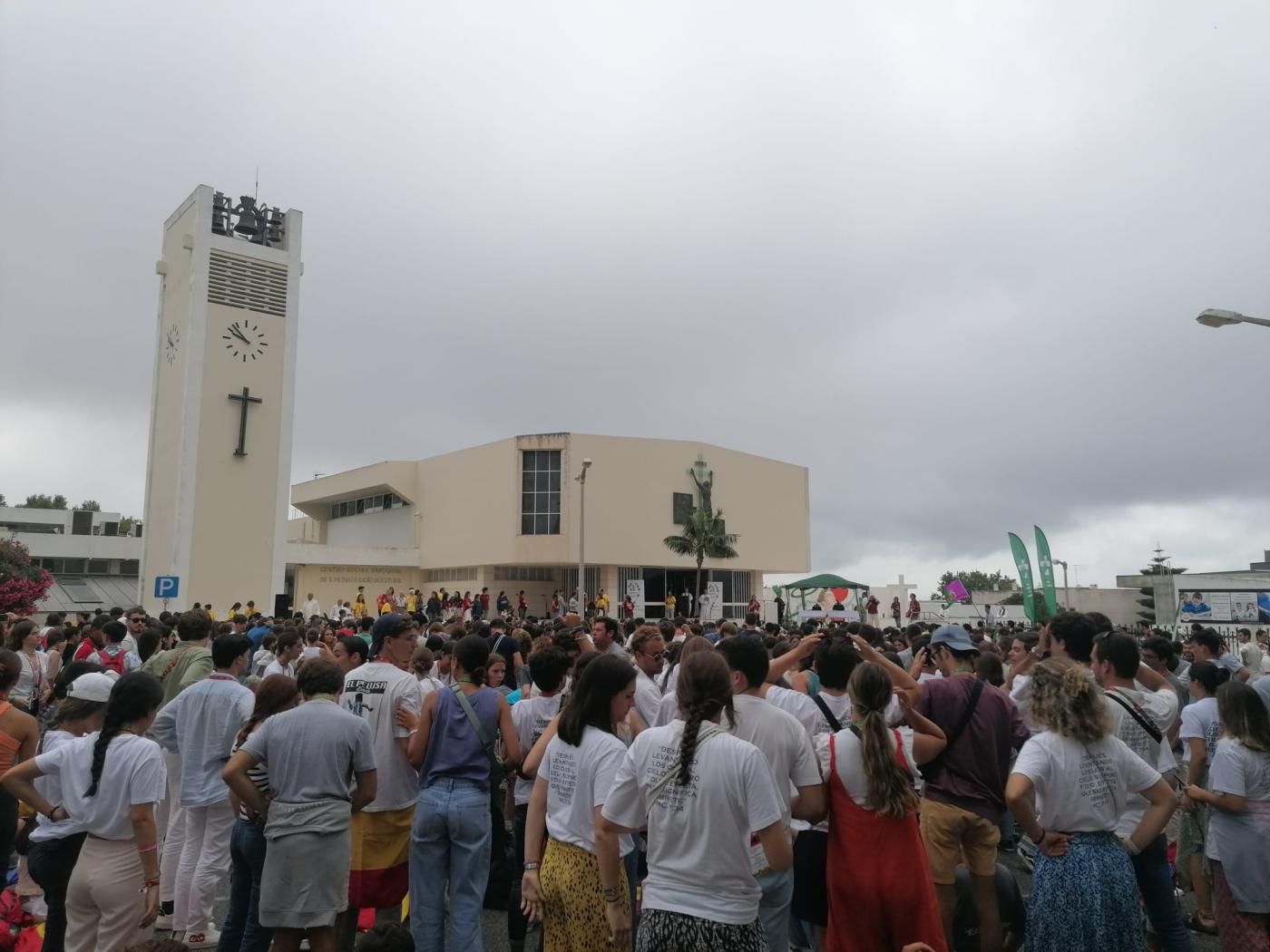 Una mañana de catequesis, confesión y Eucaristía, y una tarde de concierto