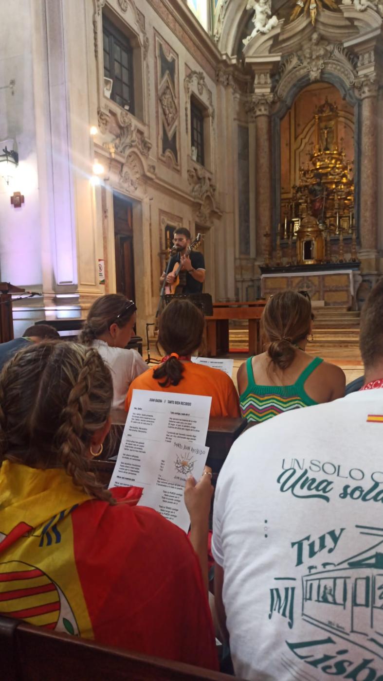 Una mañana de catequesis, confesión y Eucaristía, y una tarde de concierto