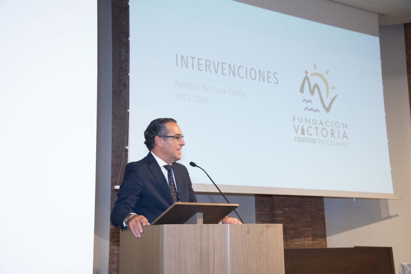El delegado de Educación de la Junta de Andalucía, Miguel Briones, en la apertura de curso 2023-2024 de Fundación Victoria-Colegios Diocesanos