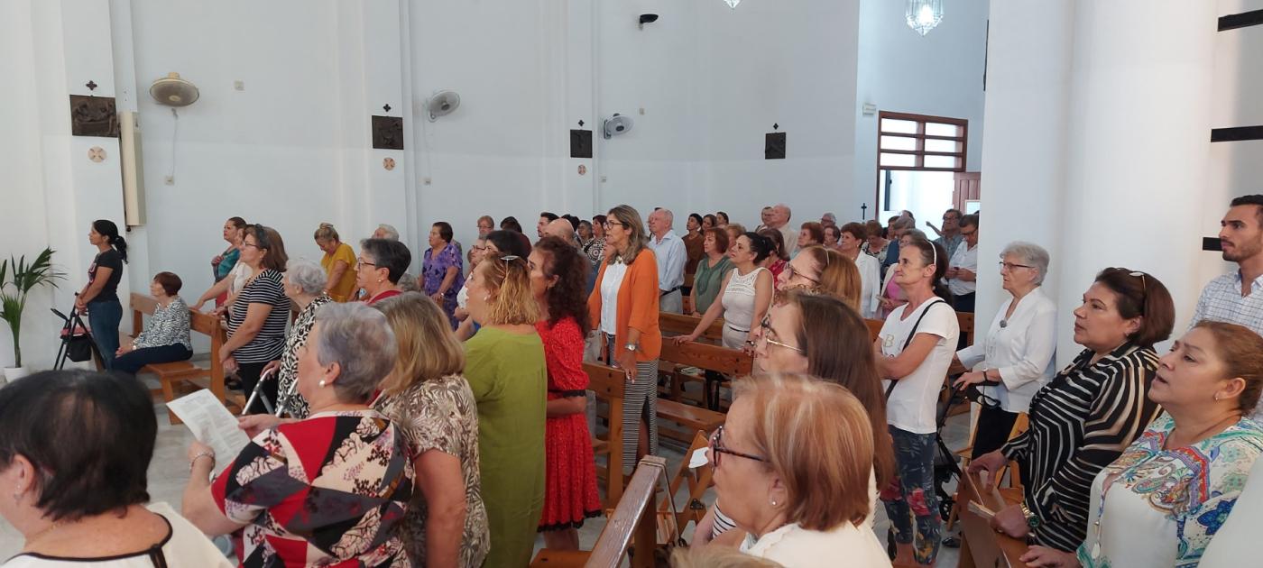 Asistentes y concelebrantes en la solemne misa de la festividad de Nuestra Señora del Pilar // J. Contreras