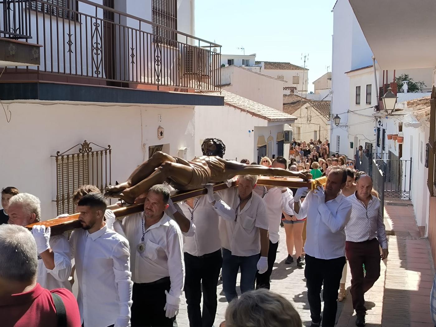 El Cristo de la Salud visita a los enfermos y mayores de Benamocarra