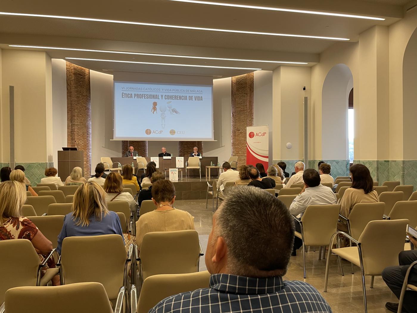 ¿Hacia dónde va el ser humano? Es la pregunta con la que concluyeron las jornadas de ética profesional y coherencia de vida