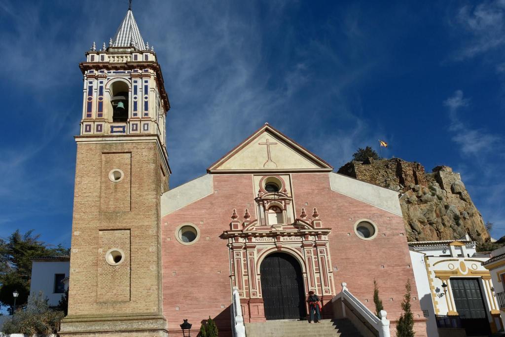 Así luce la parroquia de los Remedios de Ardales tras la restauración de su fachada