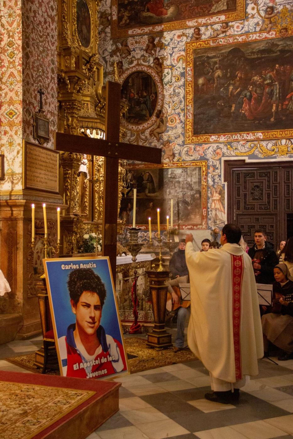 La Cruz de los Jóvenes peregrina por Antequera // SML