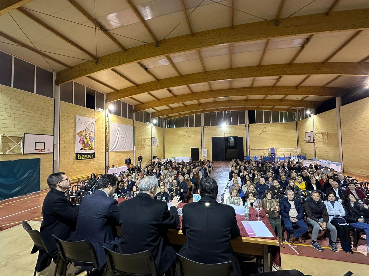 El sacerdote José López Solórzano presentó su primer libro de homilías