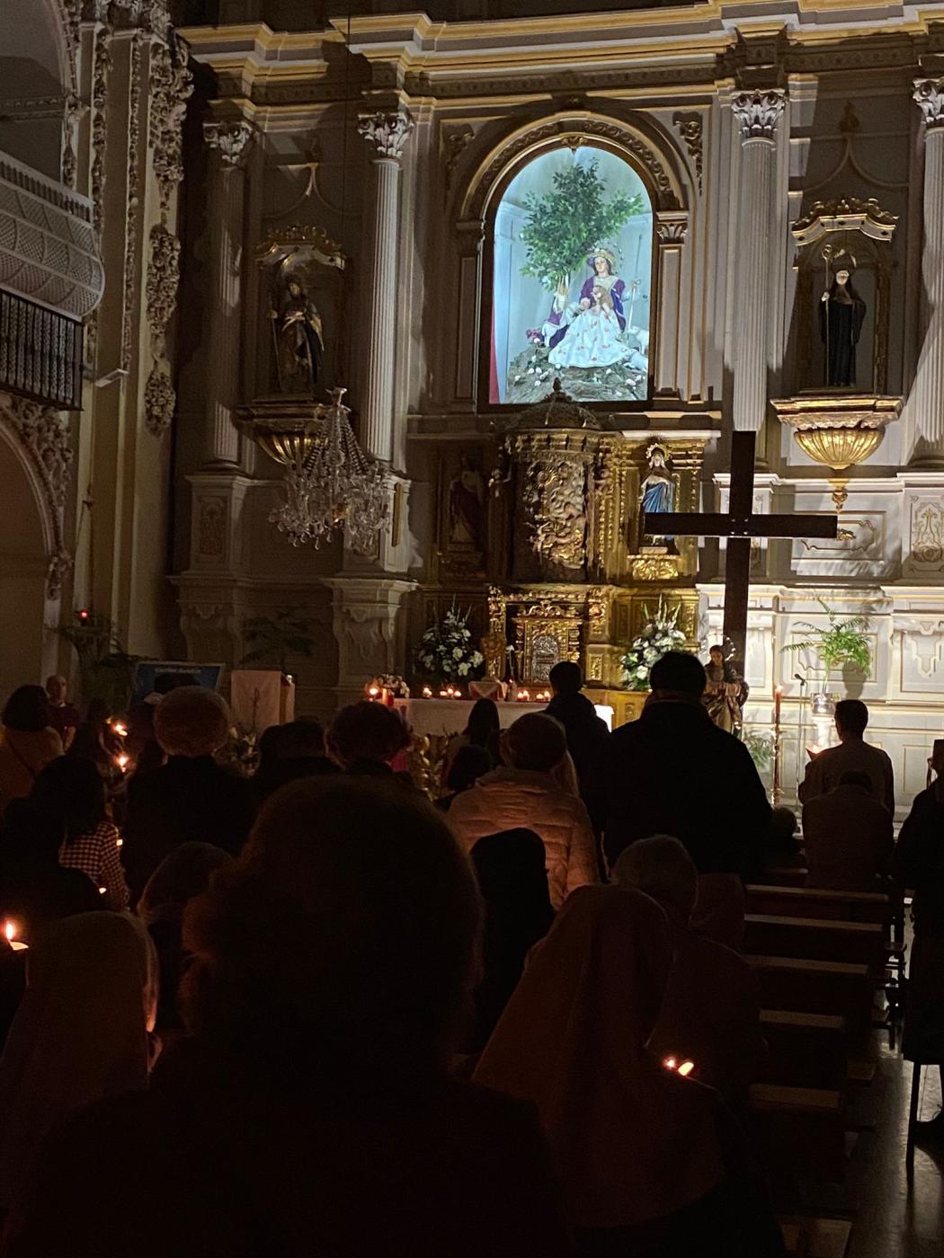 Los jóvenes de Antequera viven la fiesta de su Madre