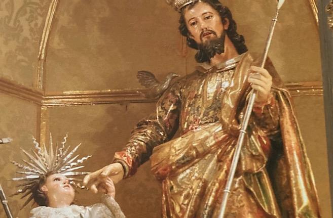 «La imagen de San José centra nuestra mirada en la fachada del Carmelo de Antequera»