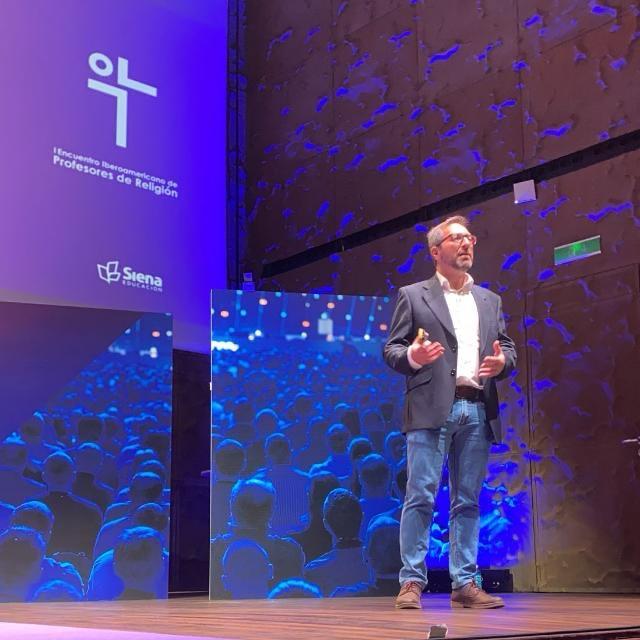 Mª Carmen Burgos: «Lo mejor de ser profesora de Religión es transmitir a los alumnos que Dios nos ama infinitamente»