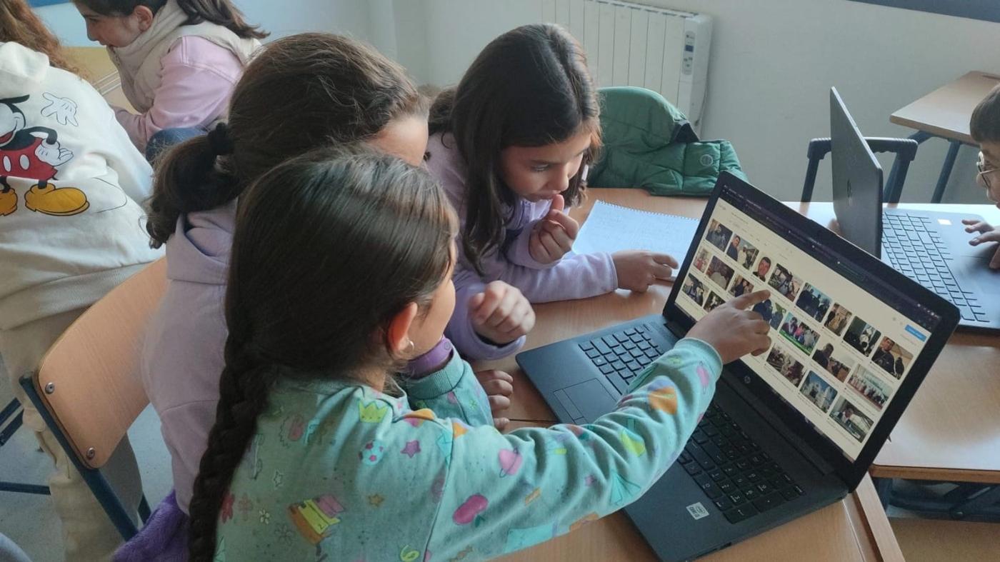 Alba Jiménez, profe de Reli, implica al Colegio Carazony y al pueblo de Coín en un procioso proyecto