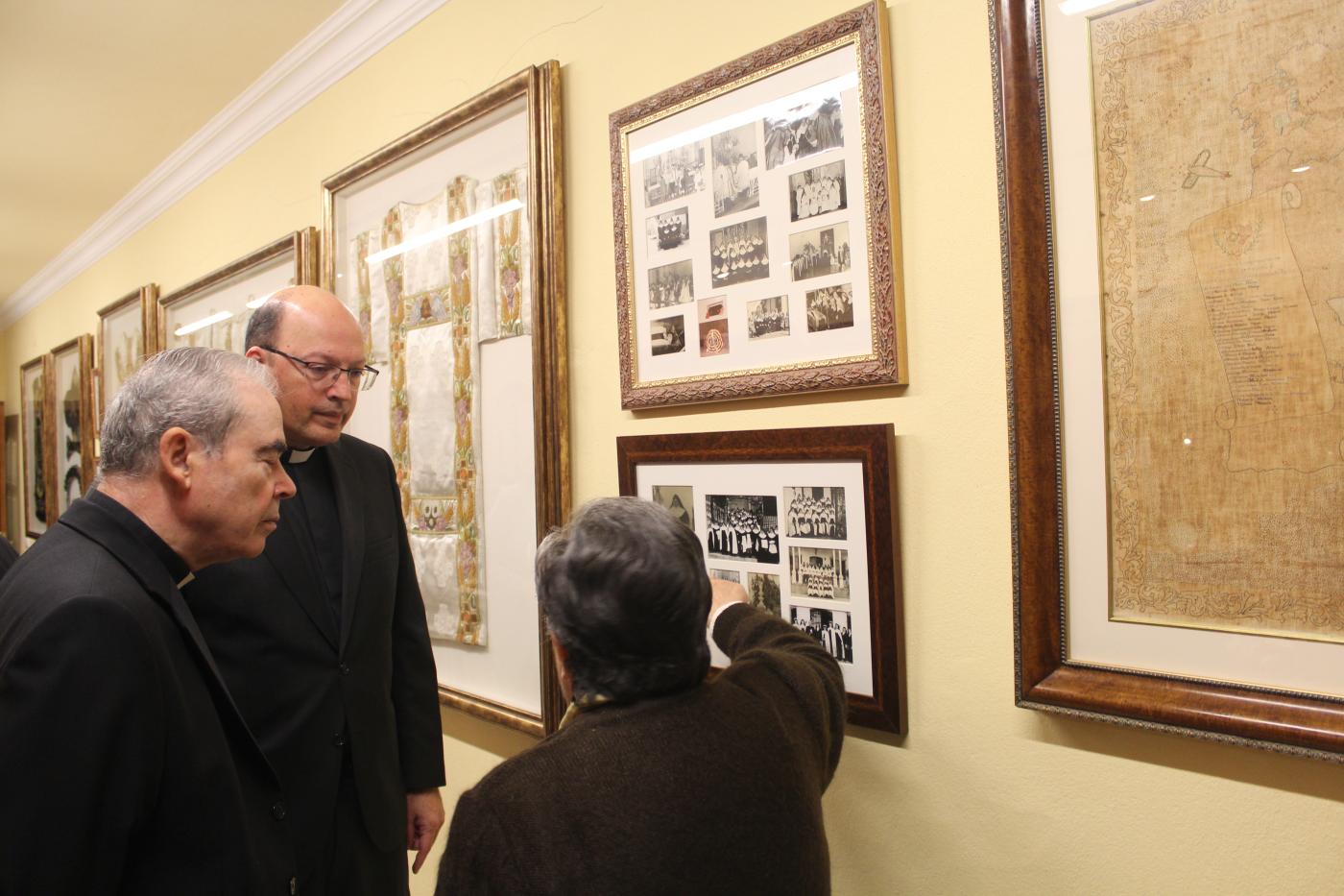 Visita del Sr. Obispo al colegio Madre Asunción de las Carmelitas del Sagrado Corazón de Jesús por el centenario de la congregación