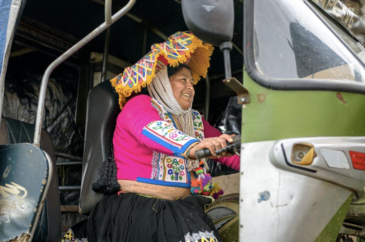 Mujeres "enredadas en el cambio"