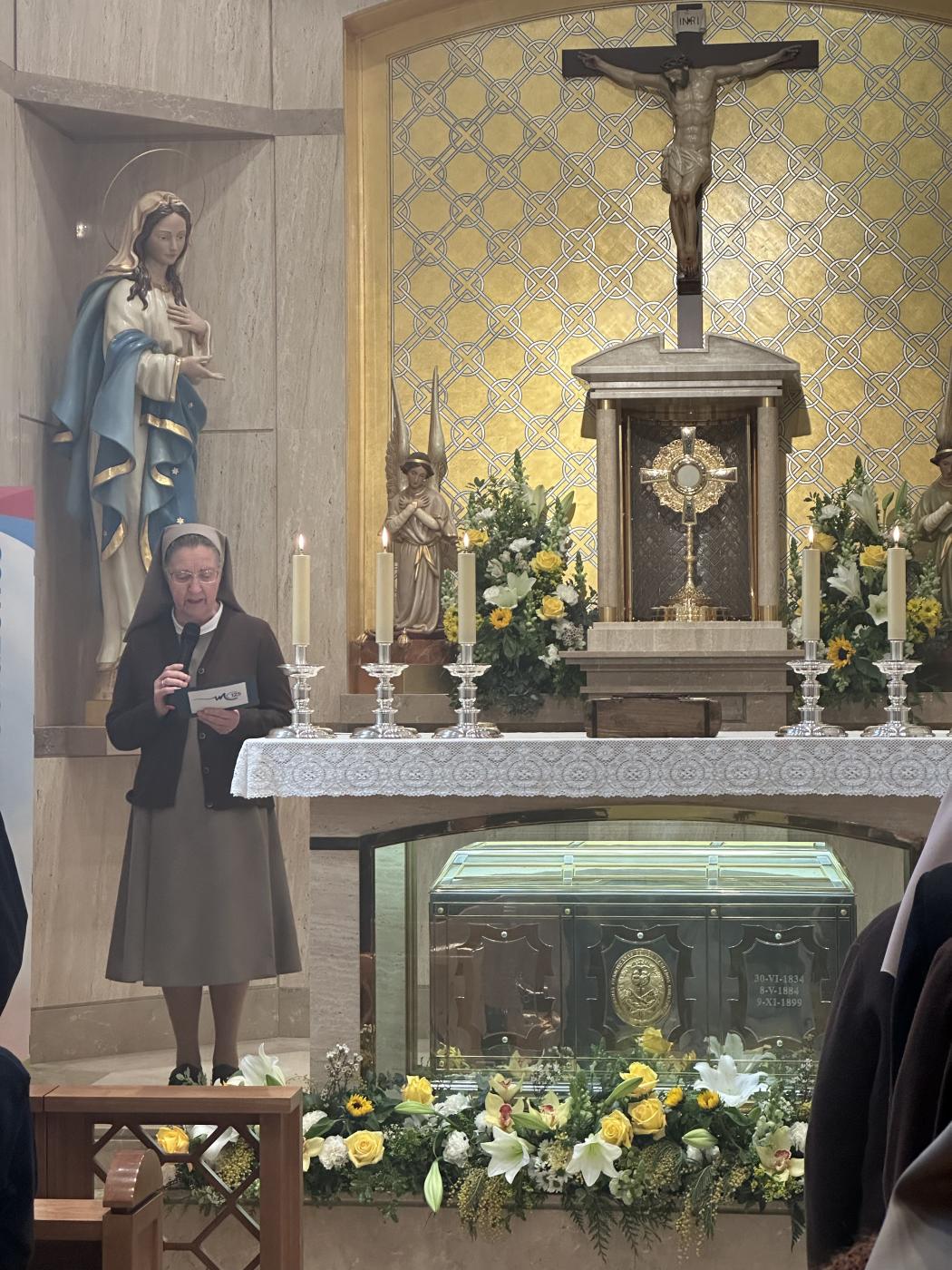 Las Hermanas Franciscanas de los Sagrados Corazones abren el 125 aniversario del Paso de Madre Carmen a la Vida Eterna