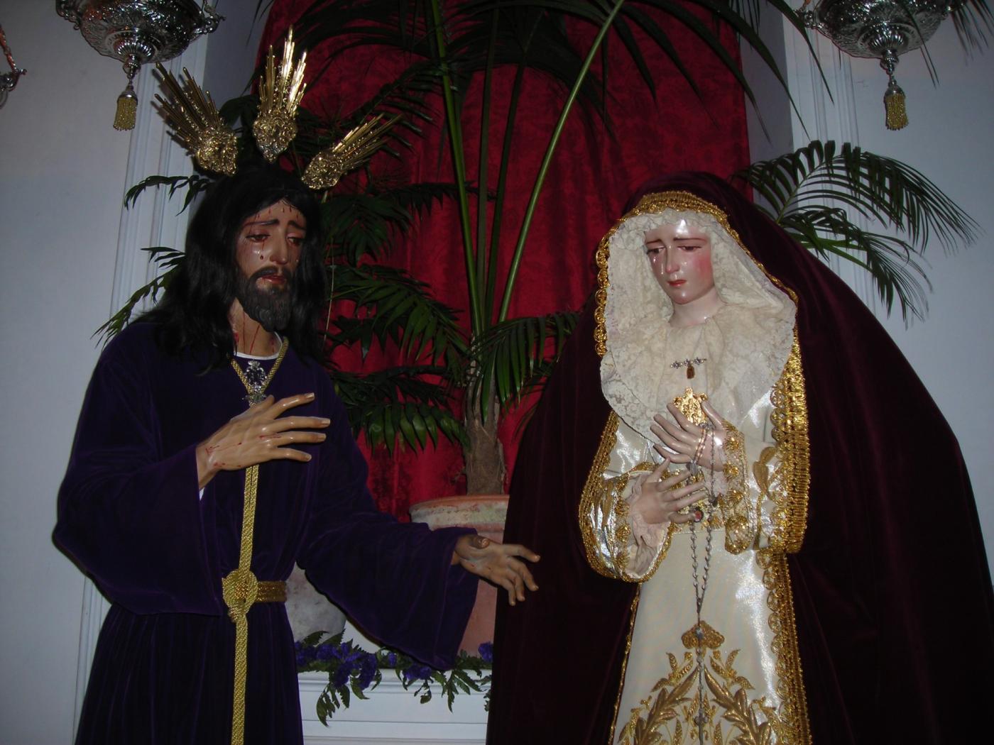 «En este grupo escultórico se muestra a Jesús despidiéndose de su Madre, ante la Pasión»