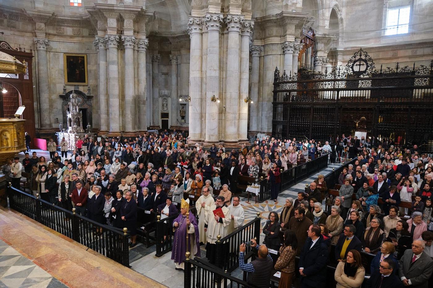 Eucaristía previa a la sesión de apertura de la causa de beatificación de la madre Prado en la Catedral de Cádiz