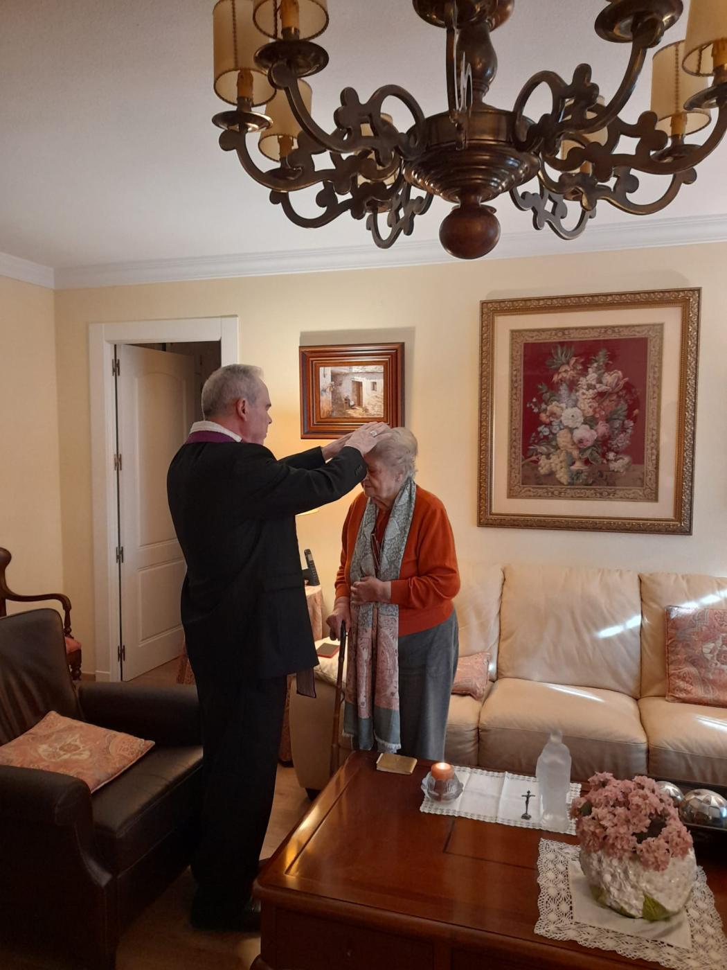 «Nuestra pequeña iglesia es un mar sin orillas en el que muchos se paran para venerar a Ntra. Sra. del Carmen»