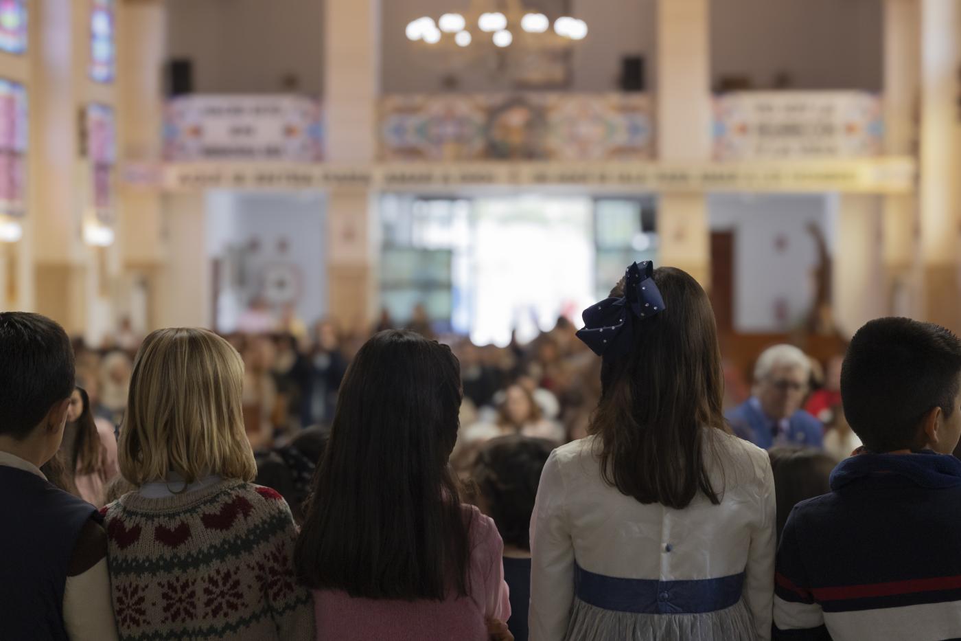 Los niños de Benalmádena preguntan al Sr. Obispo en su Visita Pastoral