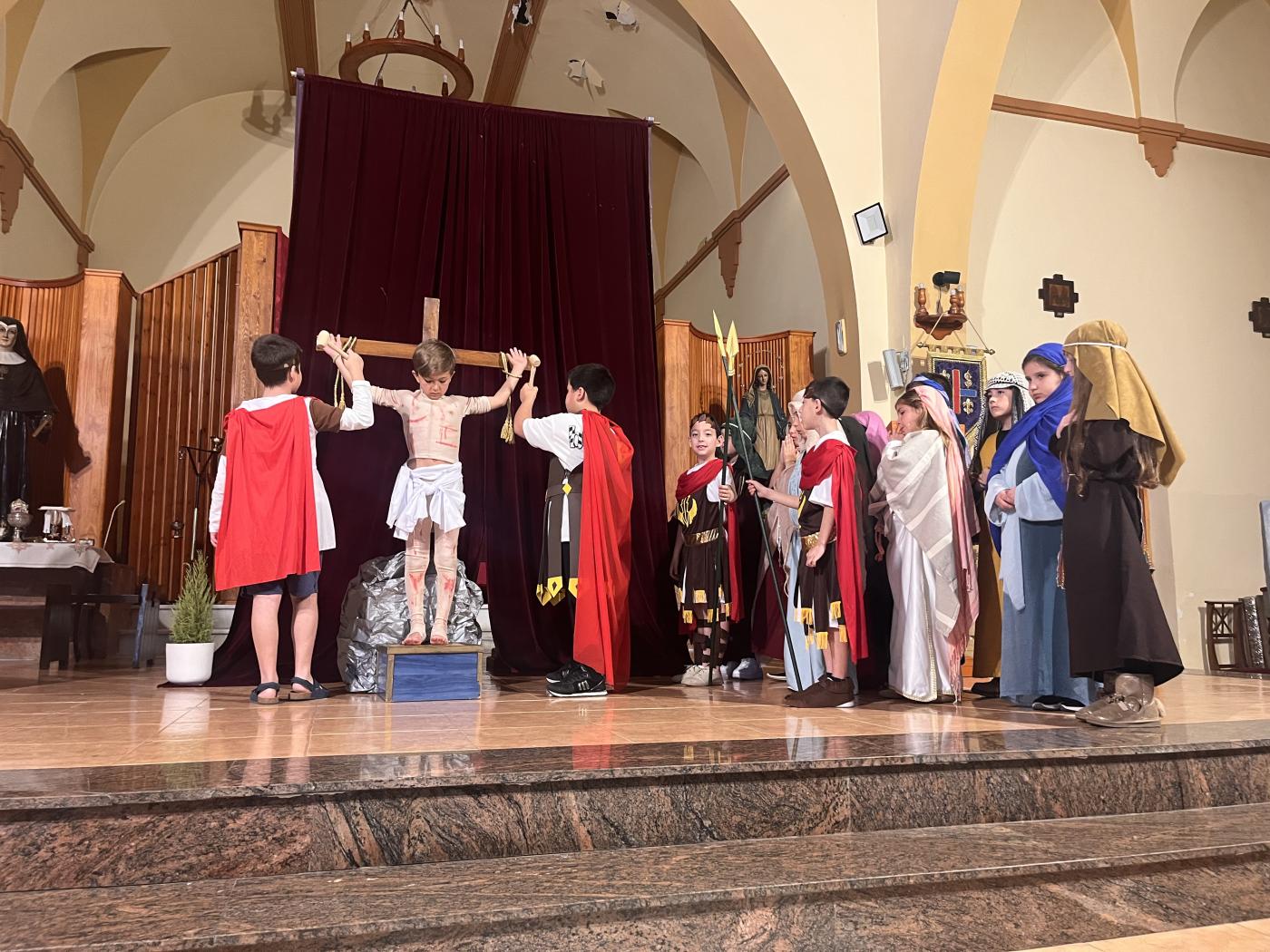 Los niños y adolescentes de Melilla ponen en escena un Via Crucis viviente