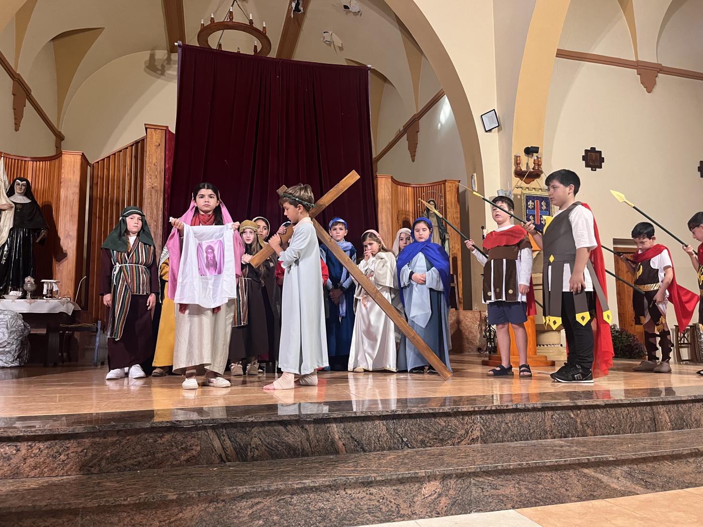 Los niños y adolescentes de Melilla ponen en escena un Via Crucis viviente