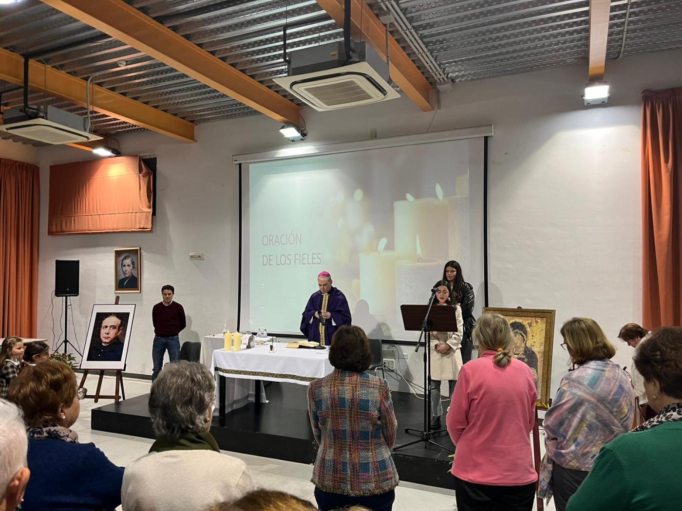 El Sr. Obispo visita a la Institución Teresiana