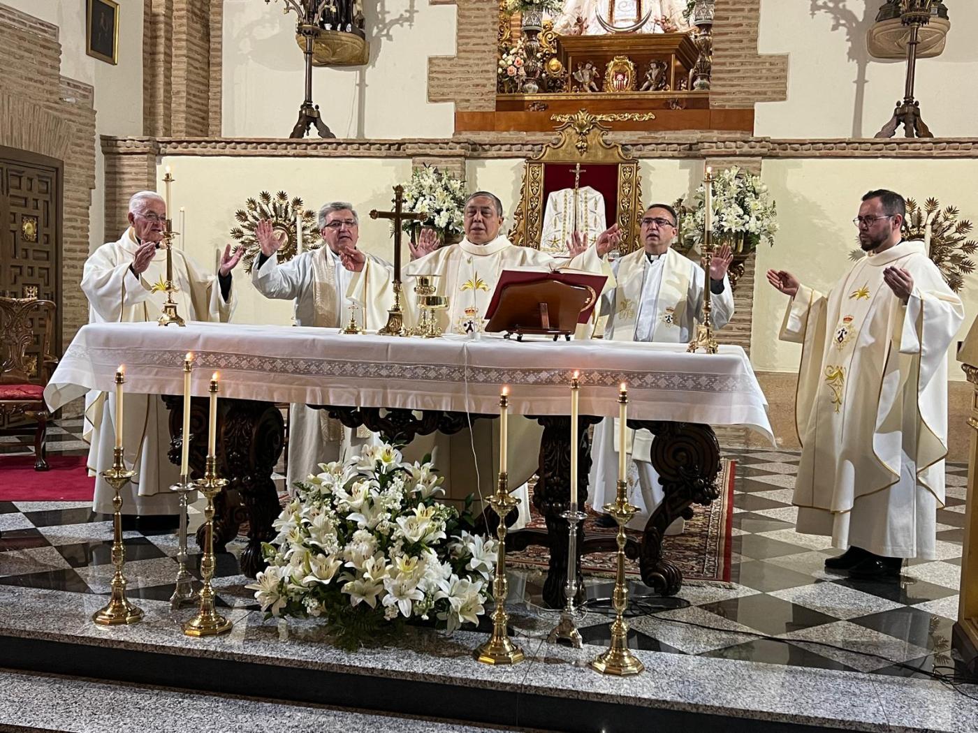 Mons. Bernardito Auza, nuncio apostólico del Papa en España, en la Misa celebrada en el convento de las carmelitas descalzas de Ronda con motivo de su Jubileo