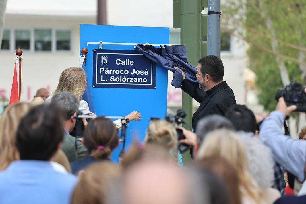 Durante la inauguración de la calle párroco José López Solórzano