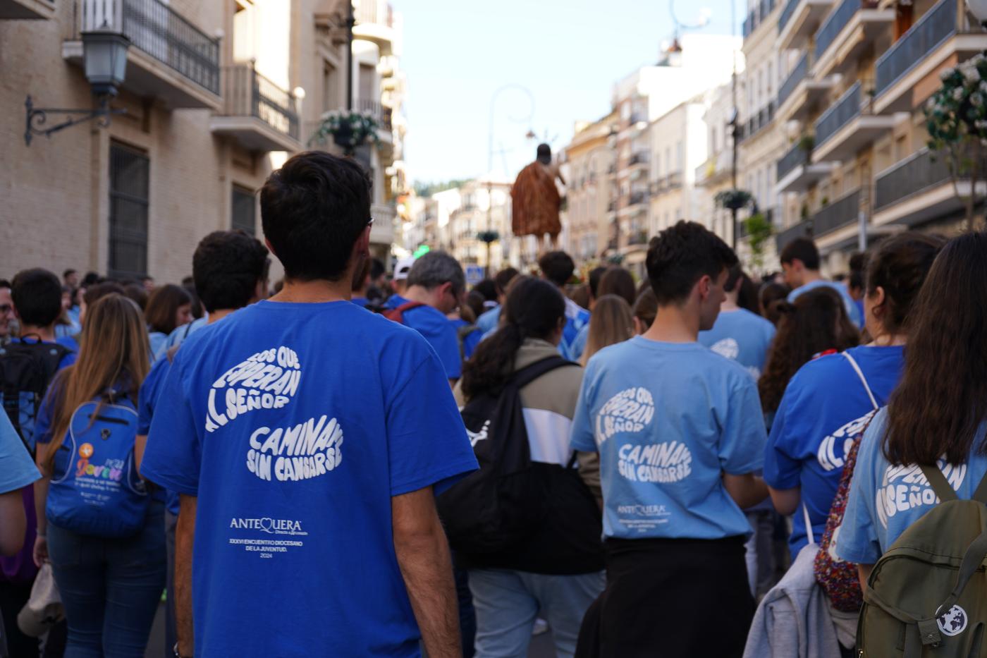 Procesión con el Resucitado por las calles de Antequera