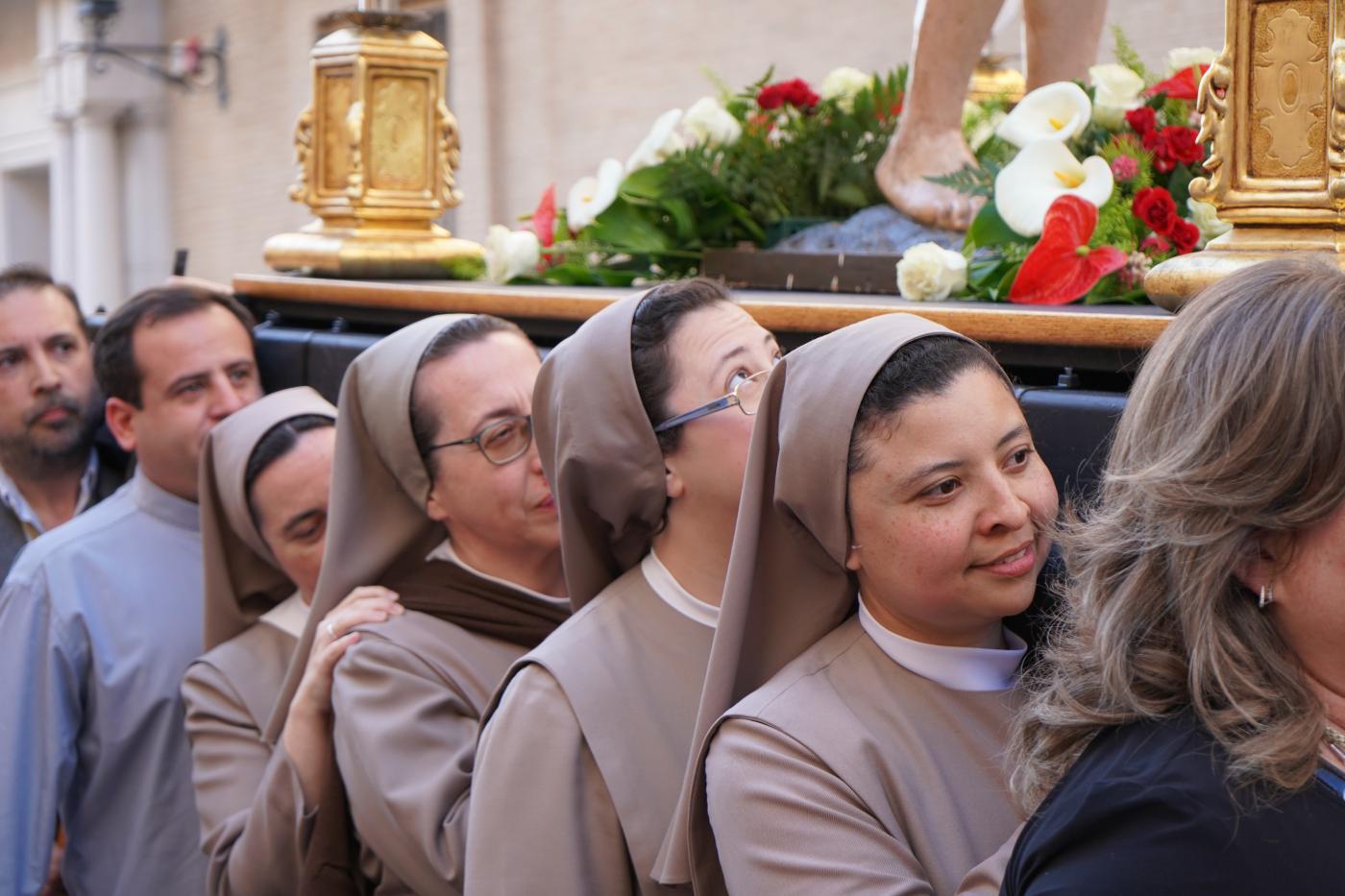Procesión con el Resucitado por las calles de Antequera