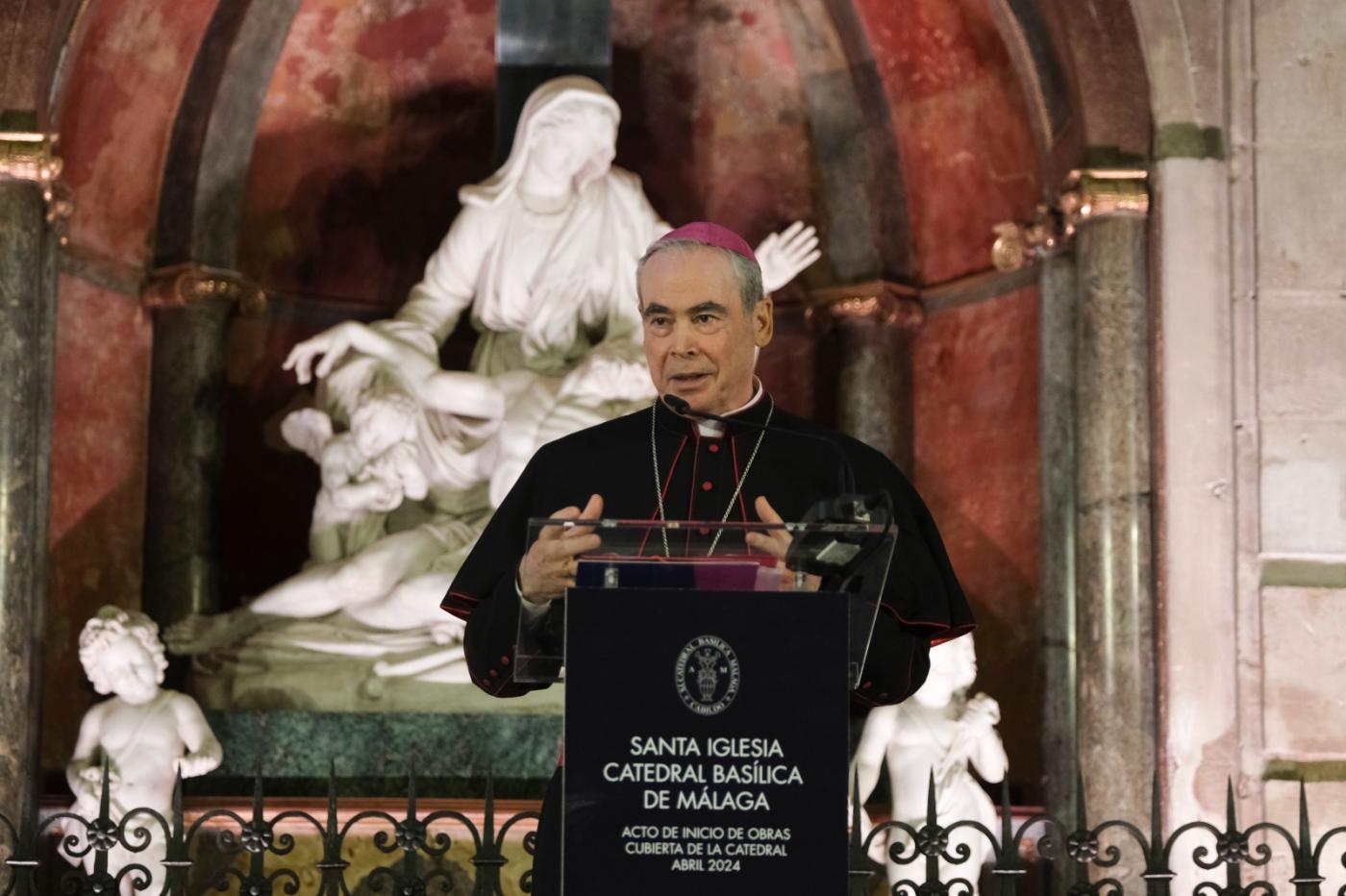 El obispo de Málaga, Jesús Catalá, durante su intervención // F. SILVA