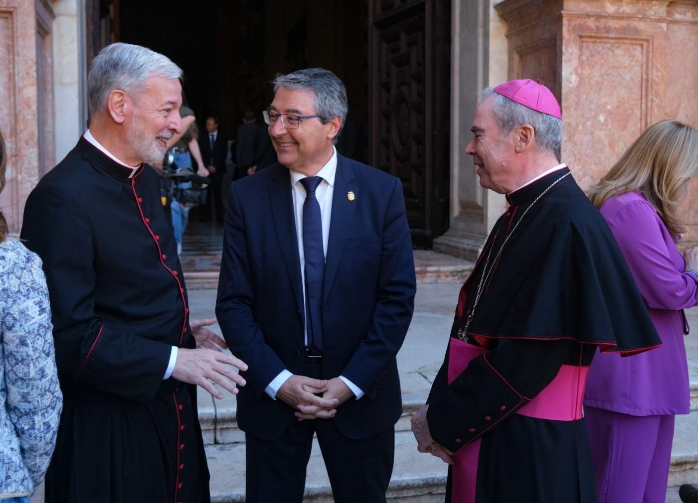 El actual deán de la Catedral, José Ferrary, junto al presidente de la Diputación de Málaga y el Obispo de Málaga // F. SILVA