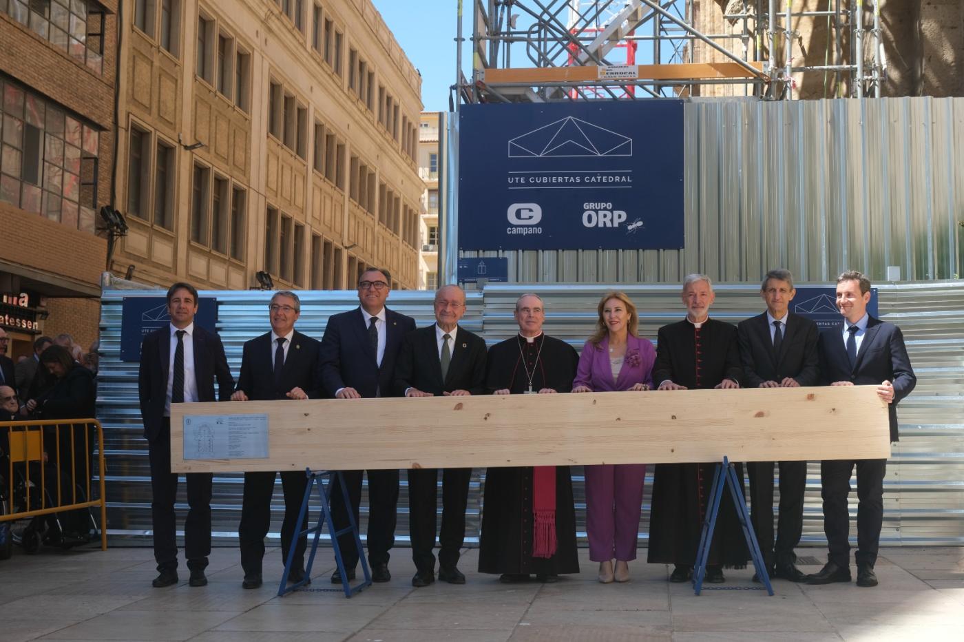 Autoridades y representantes de las principales instituciones que se han implicado en la financiación de la obra// F. SILVA