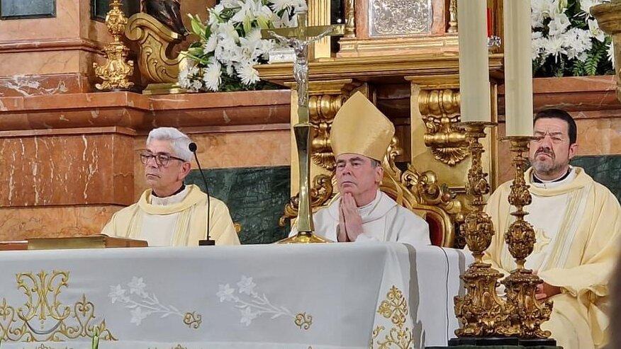 Visita del Obispo de Málaga a la parroquia de los Remedios en Estepona// LUCY