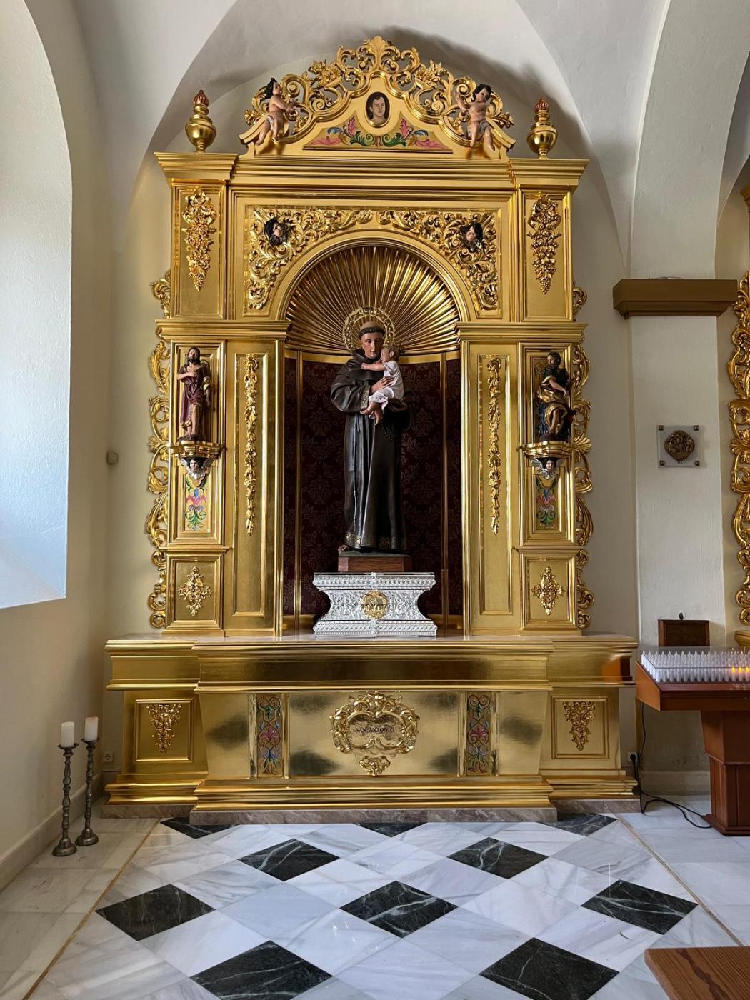 Mons. Catalá visita la parroquia de los Remedios en Estepona