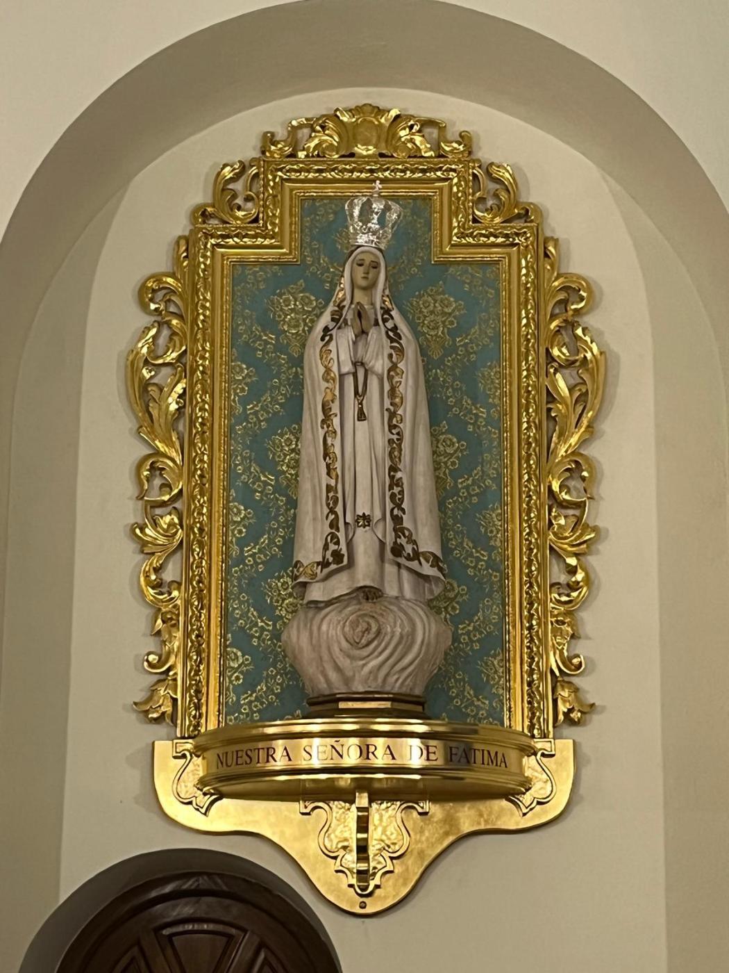 Mons. Catalá visita la parroquia de los Remedios en Estepona