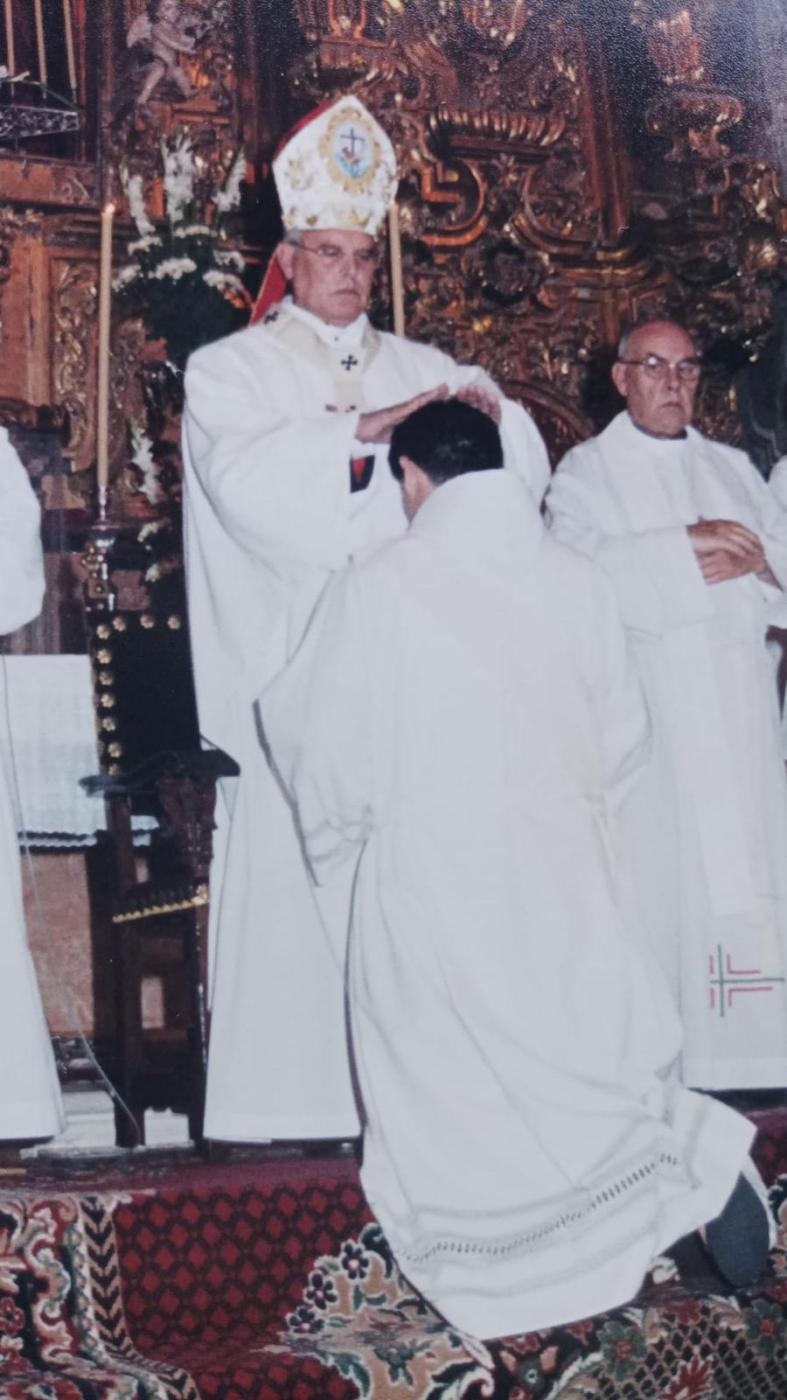 Ordenados en la Catedral, en un convento, en la iglesia del pueblo y en un estadio de fútbol