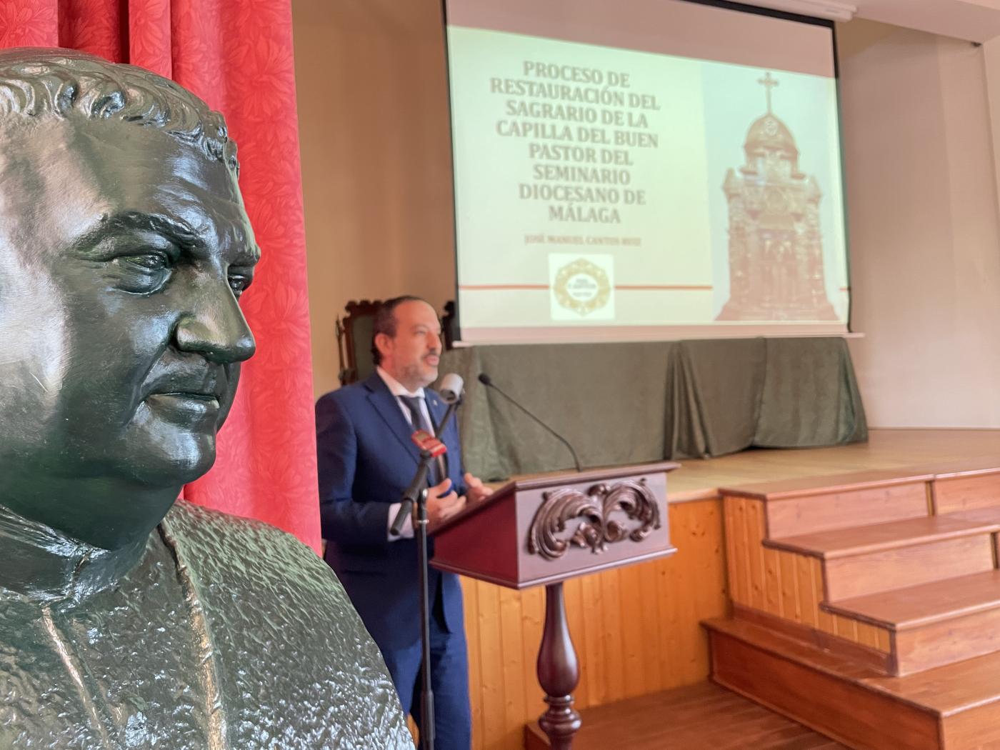 José Cantos: «Hemos vivido la restauración del Sagrario unida a la preparación de nuestro hijo para recibir la Comunión. Ha sido precioso»