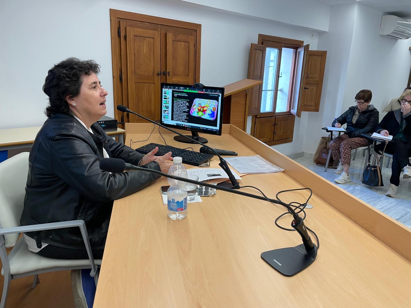 El profesor Ignacio Rojas cierra el curso del CESET que invitaba a fijar los ojos en Jesús